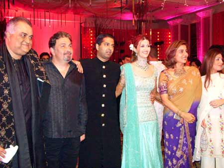 Prem Kishan, Rishi and Neetu Kapoor, Ridhima Kapoor with the  couple
